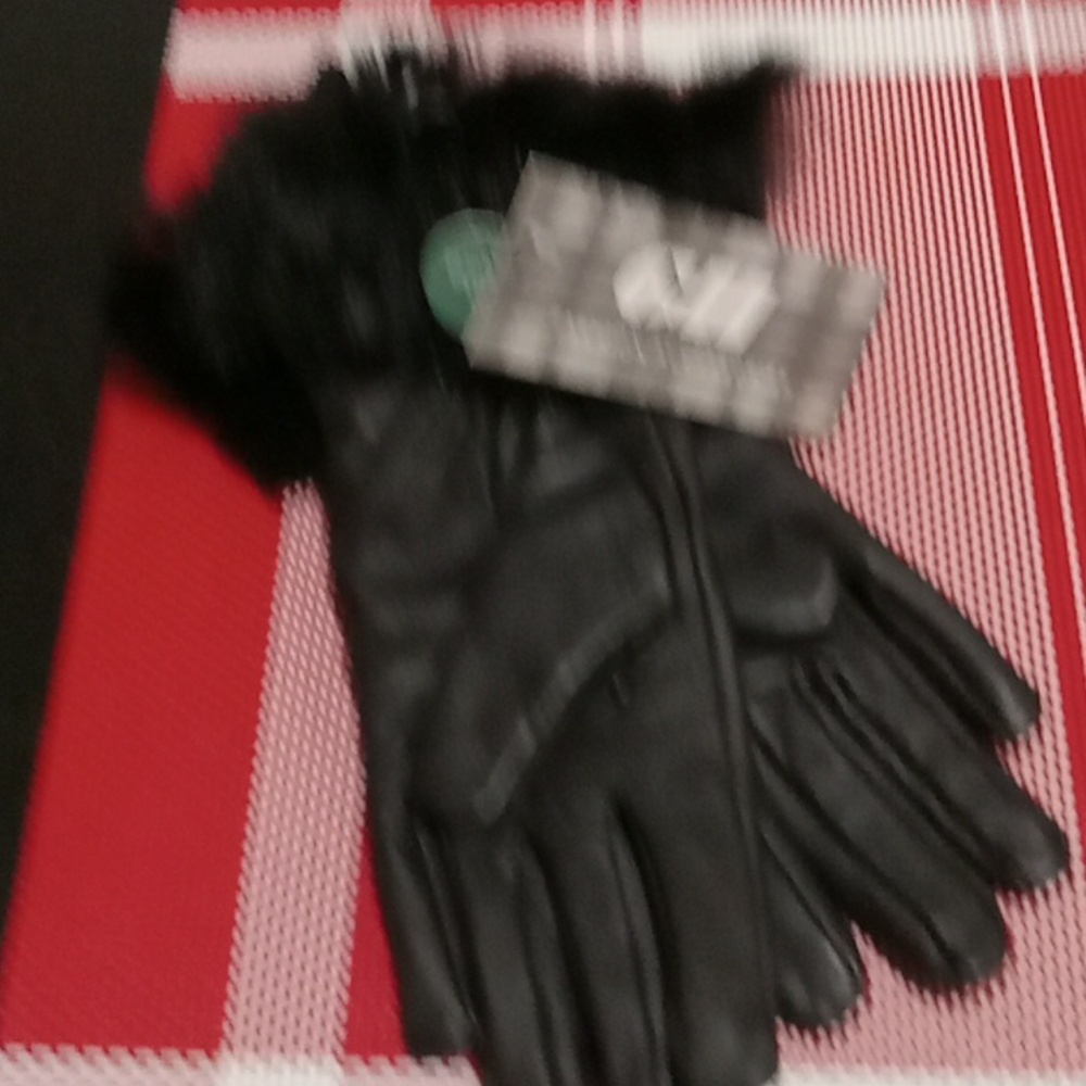 Leather  glove with real fur